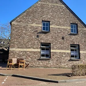 Vakantiehuis Huize Bronsgroen - Voor 2-6 Pers In Limburgse Heuvelland Cadier en Keer
